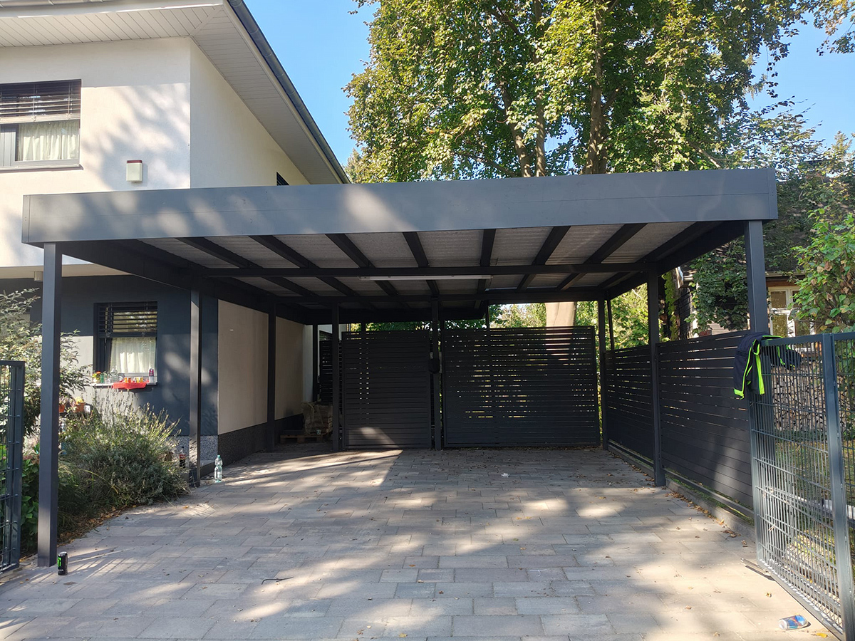 zaun aus handarbeit polen