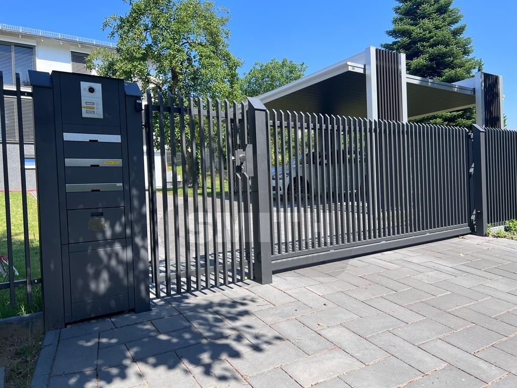 moderner metallzaun in potsdam 2