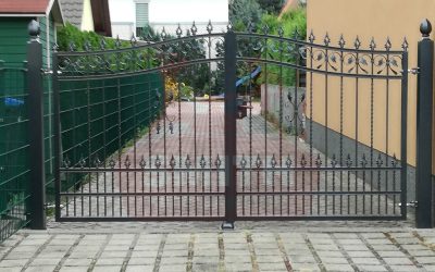 Doppelflügeltor – Maße, Antrieb und Kosten für die Einfahrt